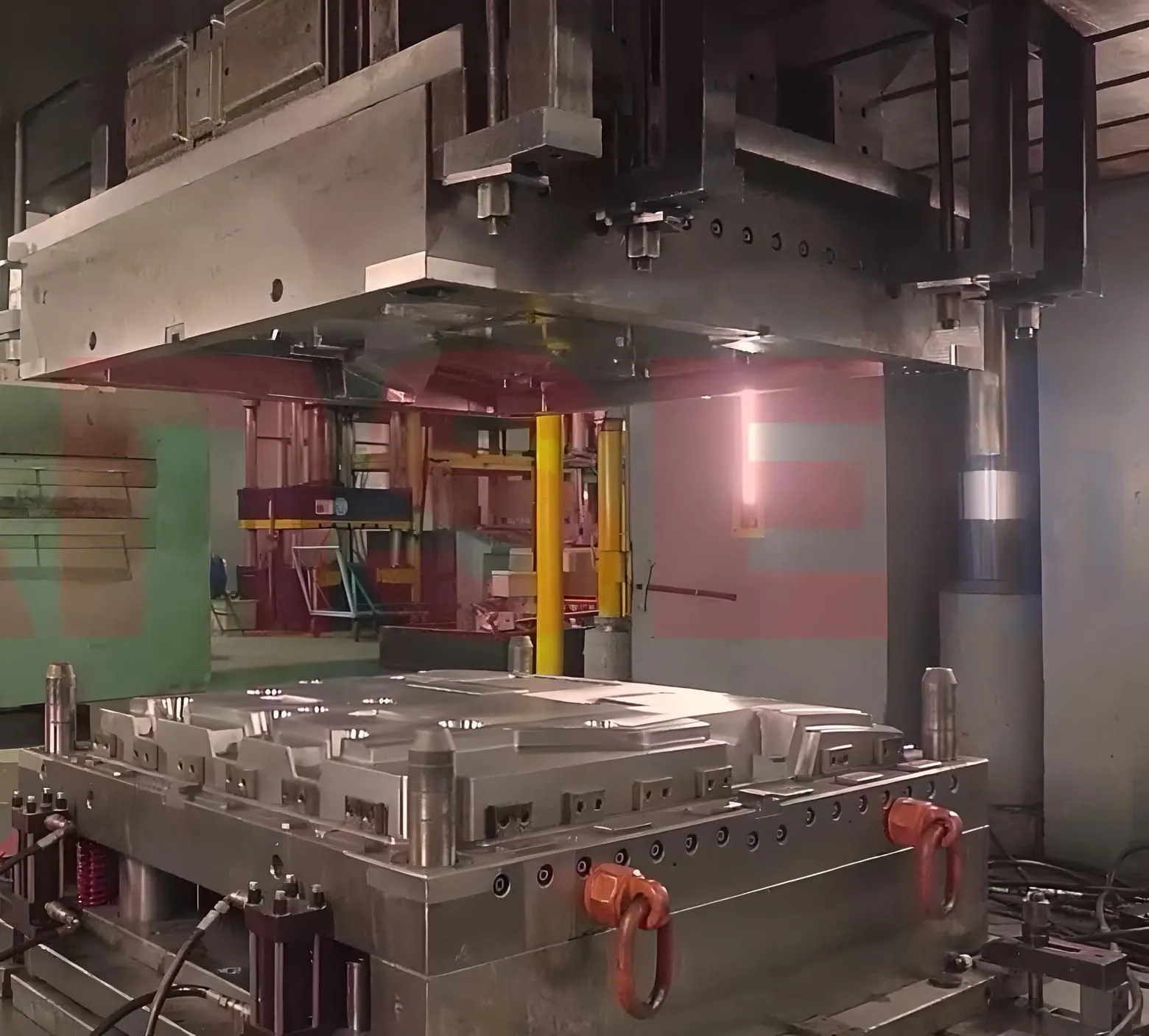 Advantages of Compression Molding: A Comprehensive Guide